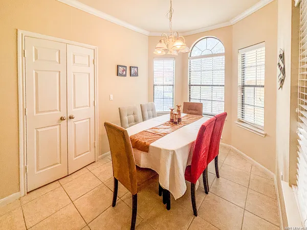 $1,425 | 6160 Eckhert Road, Unit 607, San Antonio, TX 78240