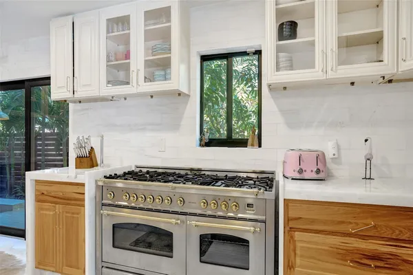 $11,995 | 313 Layne Boulevard, Hallandale Beach, FL 33009