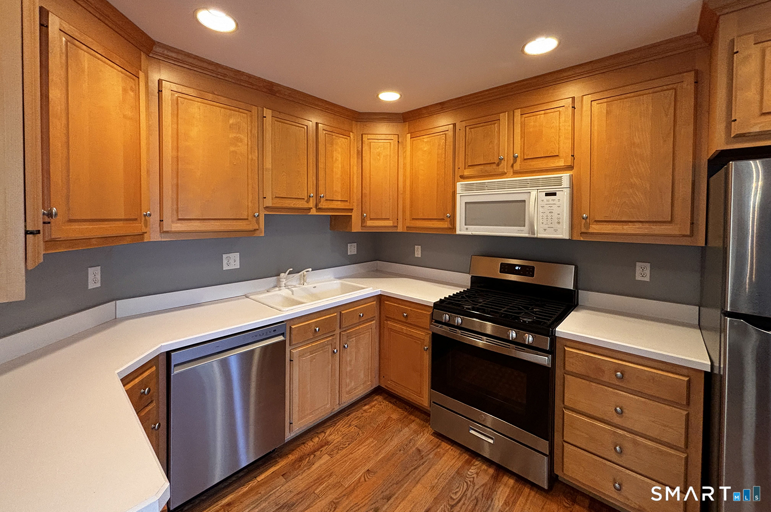 405 South Pine Creek Road Fairfield, CT 06824 - Photo 7 of 22