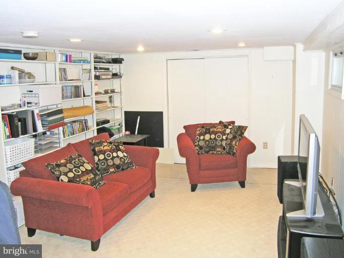 407 Mansfield Road Silver Spring, MD 20910 - Photo 13 of 21 Family Room
