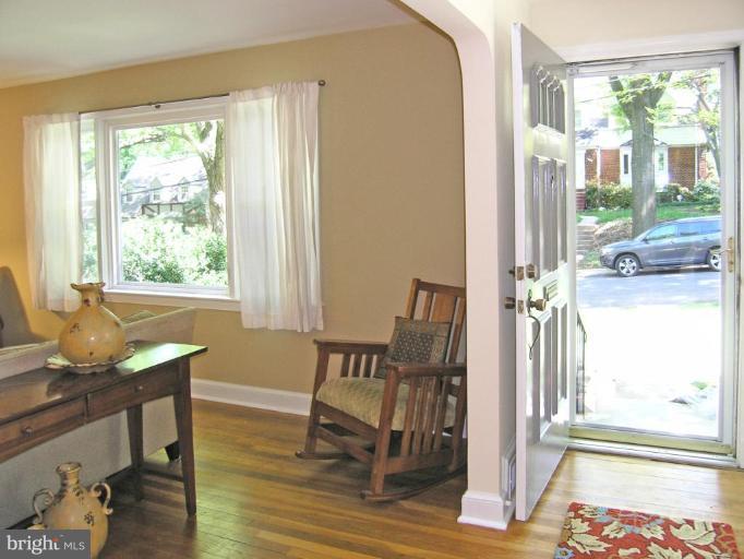 407 Mansfield Road Silver Spring, MD 20910 - Photo 15 of 21 Entrance / Foyer