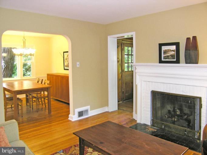 407 Mansfield Road Silver Spring, MD 20910 - Photo 16 of 21 Living Room #2