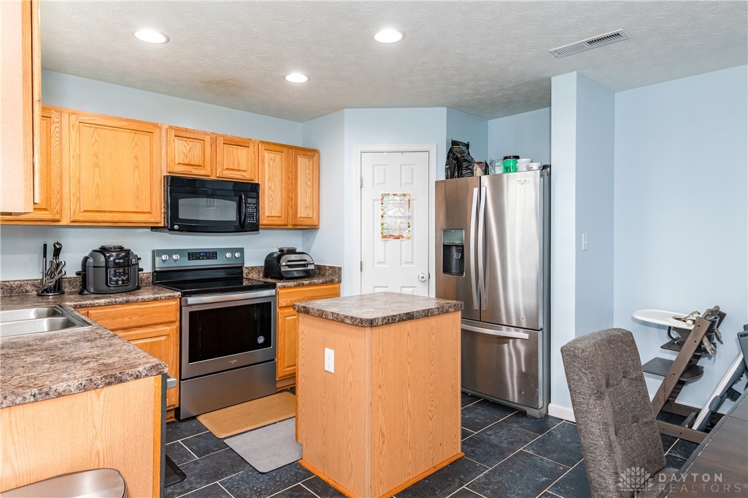 1944 Spring Ridge Drive Xenia, OH 45385 - Photo 7 of 37