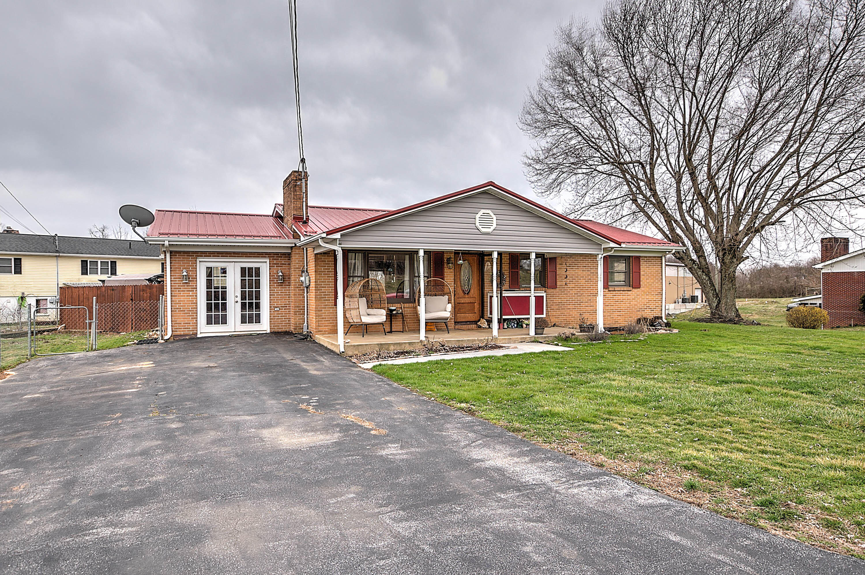 34346 Stagecoach Road Glade Spring, VA 24340 - Photo 1 of 32 323B64CD-D1CB-4C0E-8CE8-78D8483216BB