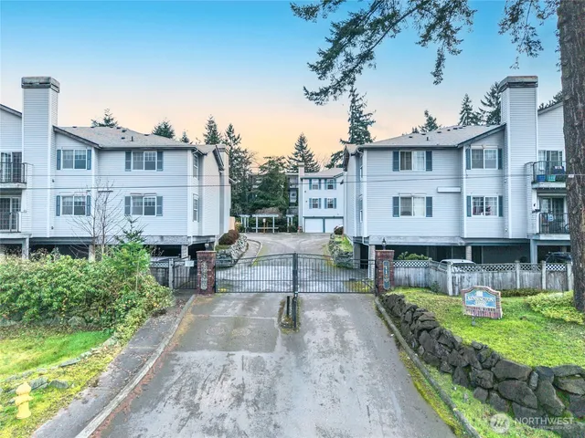 $449,999 | 1160 Monroe Avenue Northeast, Unit 2A, Renton, WA 98056