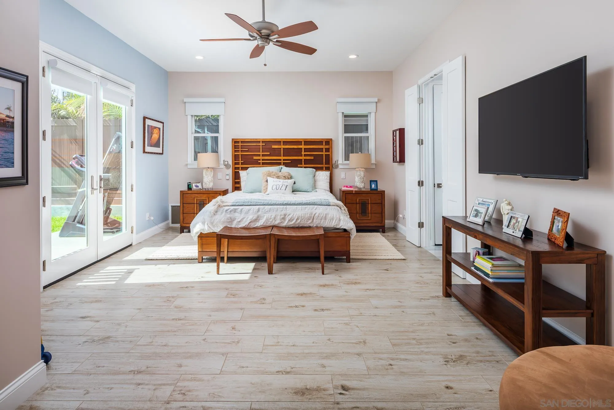1060 Pine Street Coronado, CA 92118 - Photo 19 of 36 a spacious bedroom with a bed and a flat screen tv