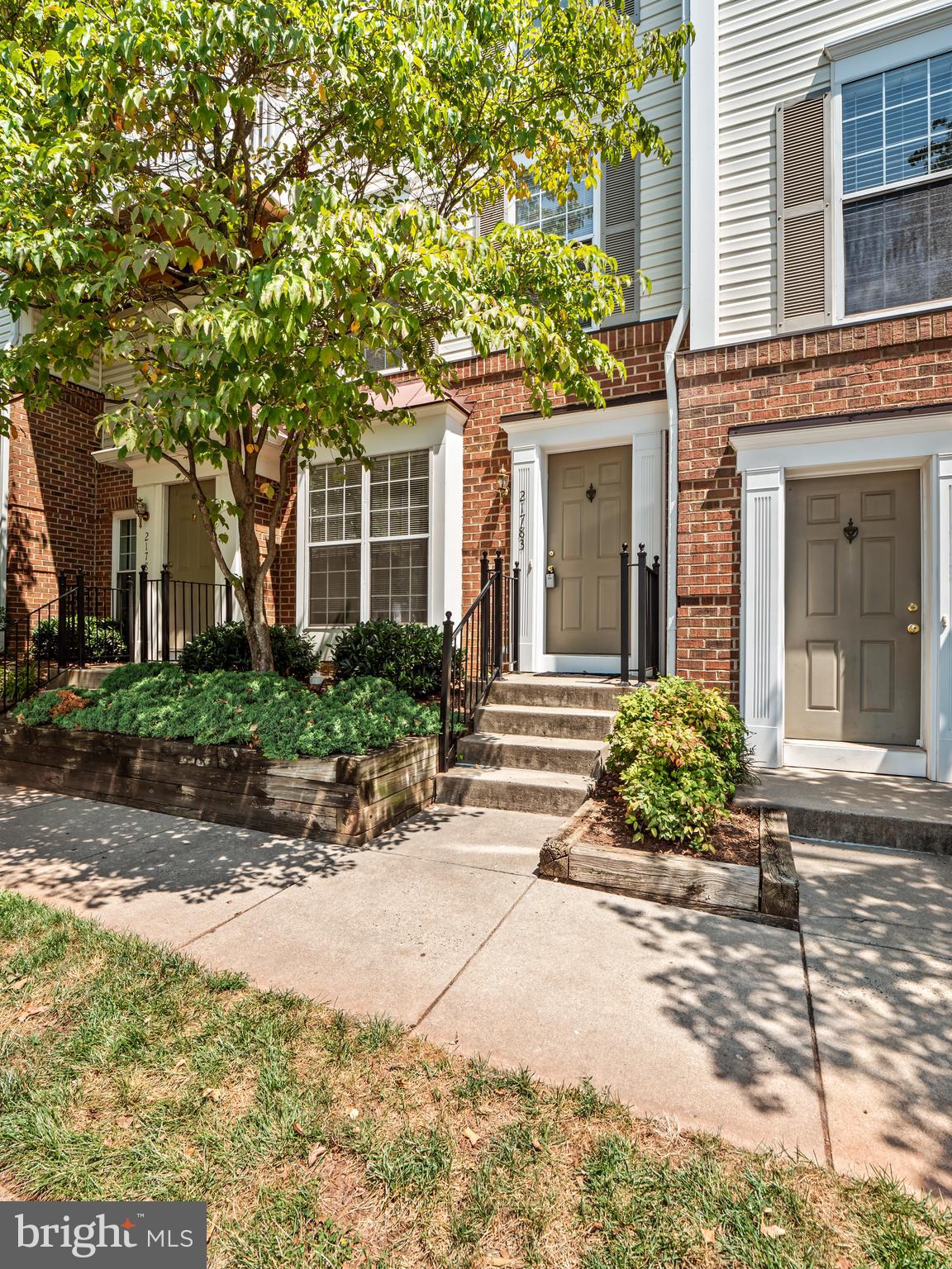 21783 Baldwin Square Sterling, VA 20164 - Photo 2 of 24