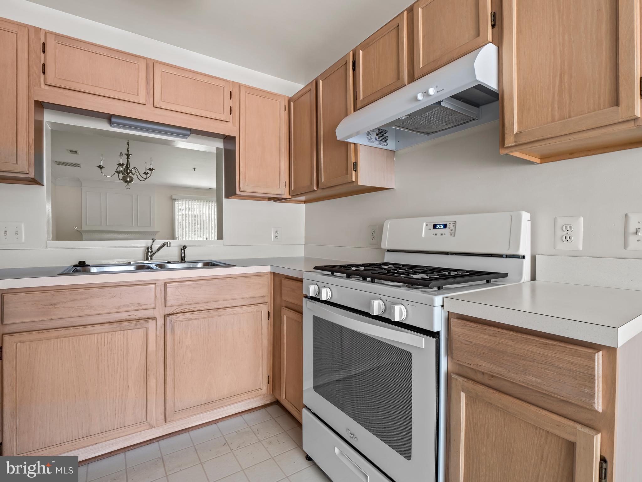 21783 Baldwin Square Sterling, VA 20164 - Photo 8 of 24