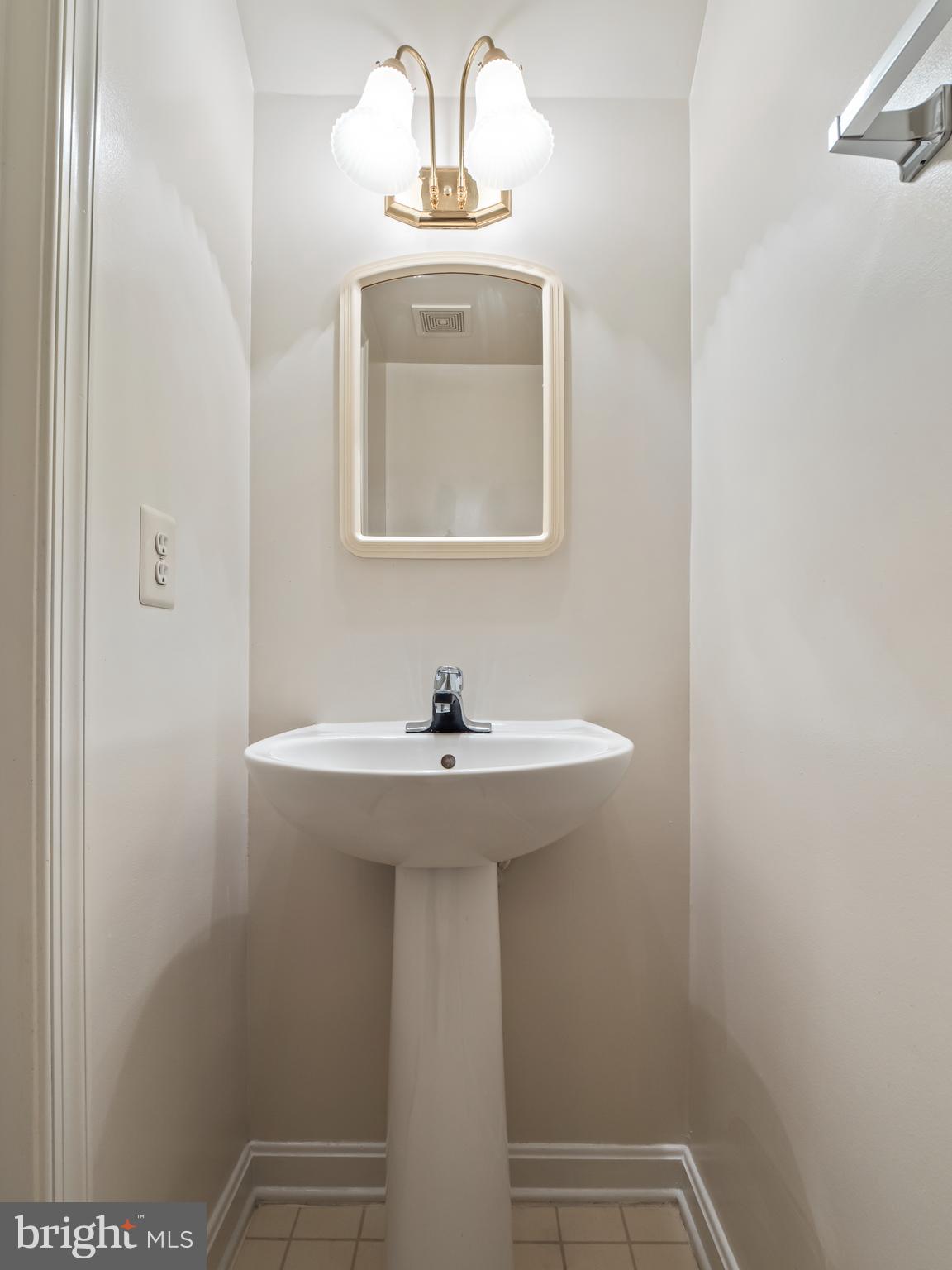 21783 Baldwin Square Sterling, VA 20164 - Photo 10 of 24