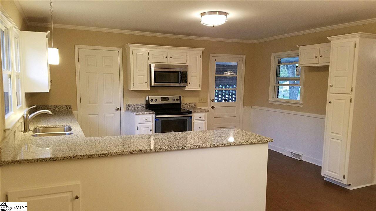 611 West Ridgeway Road Honea Path, SC 29654 - Photo 3 of 30