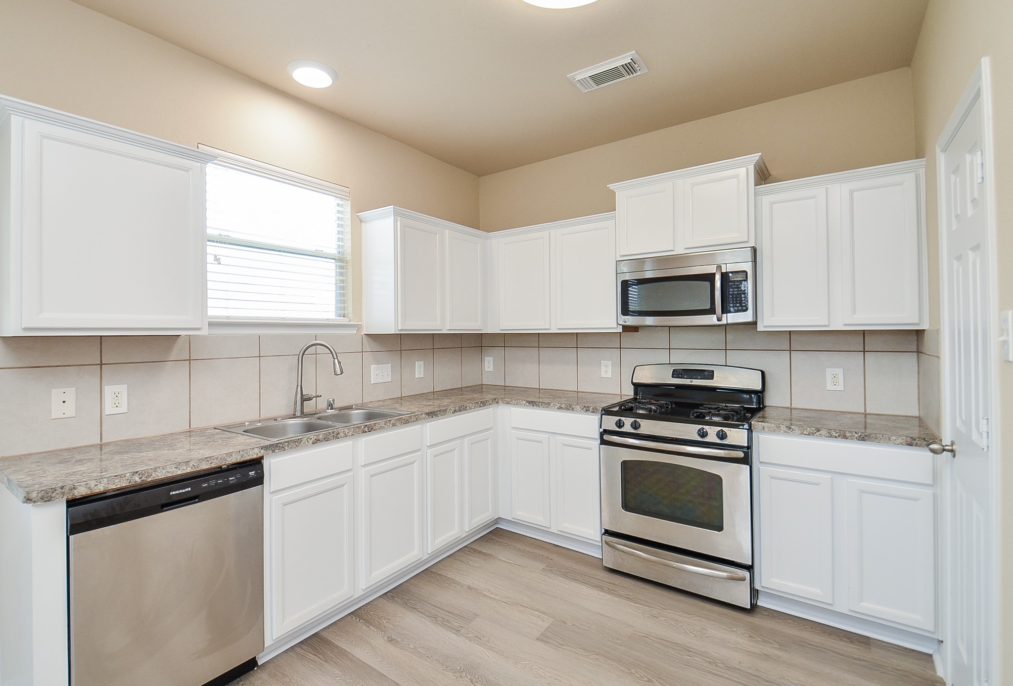 4127 Chablis Ridge Court Katy, TX 77449 - Photo 11 of 32