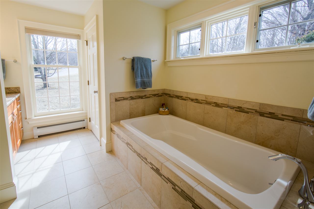 332 Ridgefield Road Shelburne, VT 05482 - Photo 18 of 40 Gallery Image 18