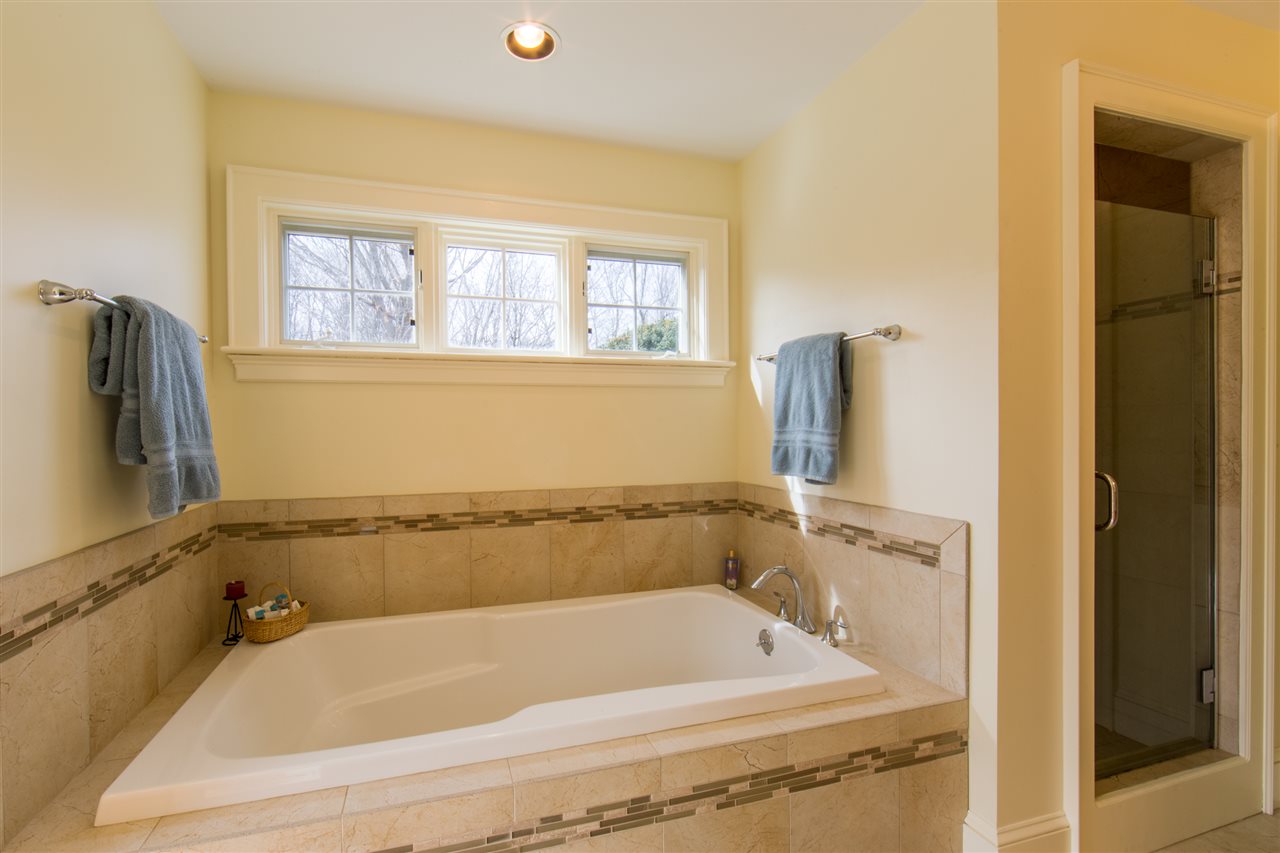 332 Ridgefield Road Shelburne, VT 05482 - Photo 19 of 40 Gallery Image 19