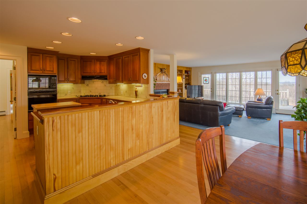 332 Ridgefield Road Shelburne, VT 05482 - Photo 10 of 40 Gallery Image 10