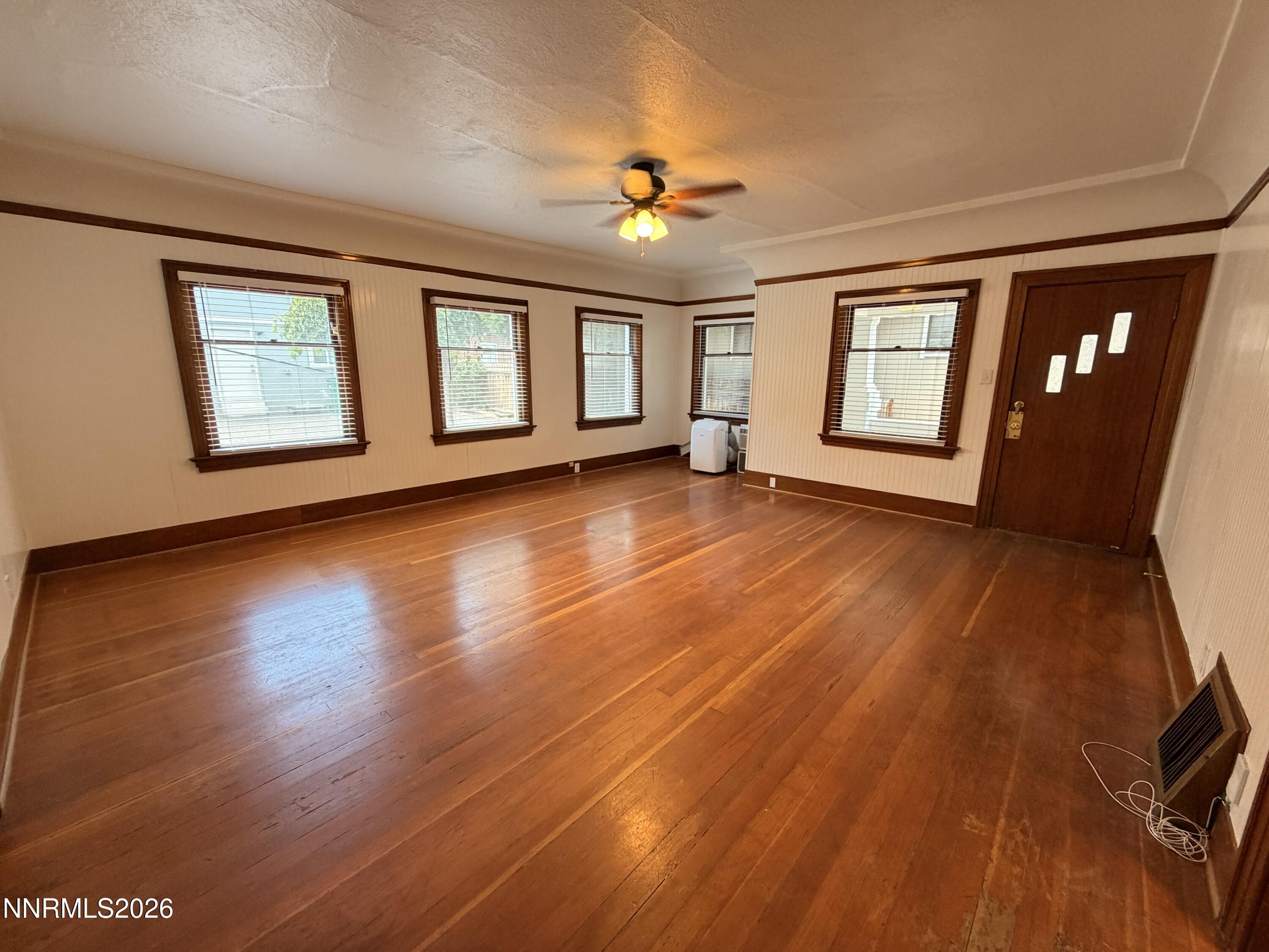 319 Thoma Street Reno, NV 89502 - Photo 4 of 20 2026-06-28 12.15.40