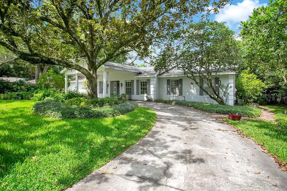 412 Forest Street Windermere, FL 34786 - Photo 2 of 34 a front view of house with yard and green space
