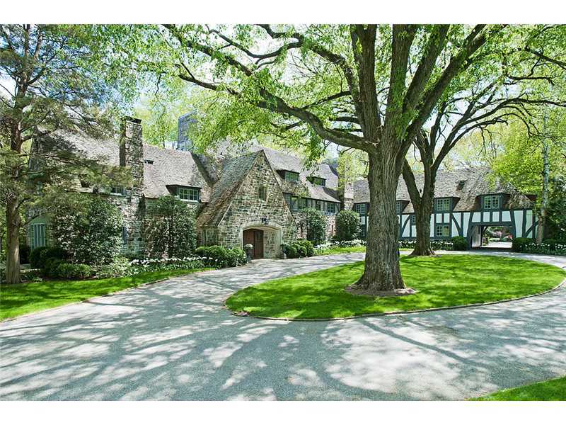 18 Porchuck Road Greenwich, CT 06831 - Photo 1 of 15 a backyard of a house with lots of green space