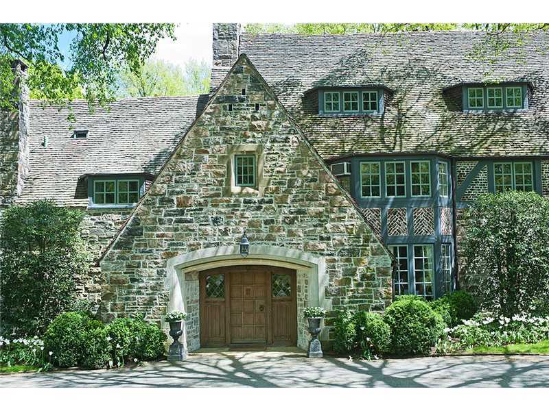 18 Porchuck Road Greenwich, CT 06831 - Photo 10 of 15 a front view of a house with a garden