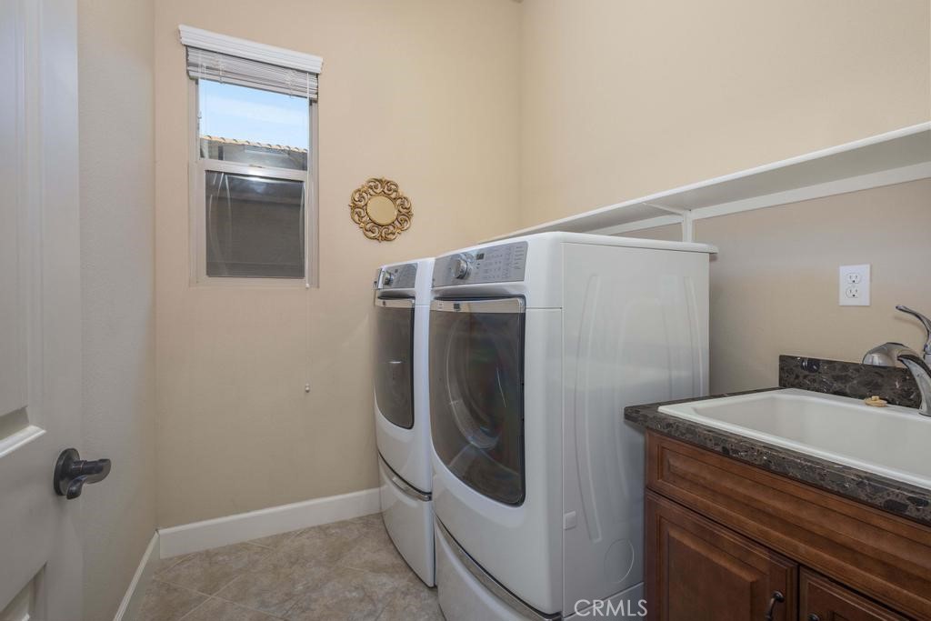 1647 Via Rojas Hemet, CA 92545 - Photo 23 of 29 a utility room with a sink a washer and dryer