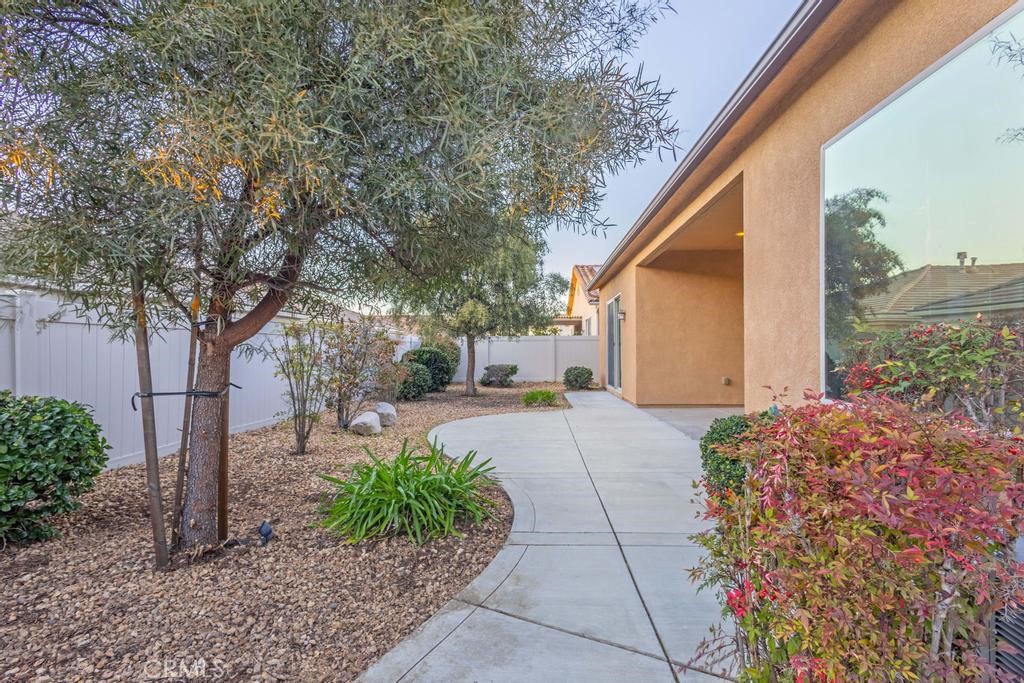1647 Via Rojas Hemet, CA 92545 - Photo 29 of 29 a backyard of a house with fountain and barbeque oven