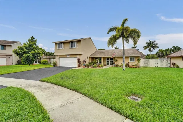 $825,000 | 14580 Fairfax Place, Davie, FL 33325