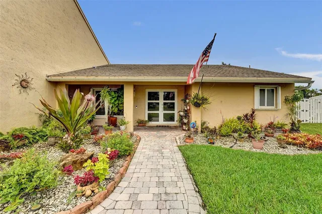 $825,000 | 14580 Fairfax Place, Davie, FL 33325
