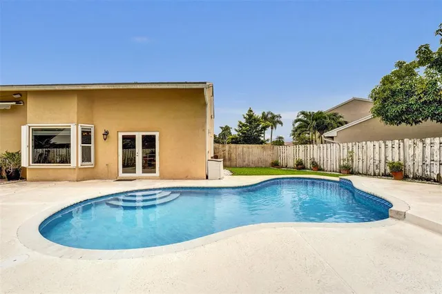 $825,000 | 14580 Fairfax Place, Davie, FL 33325