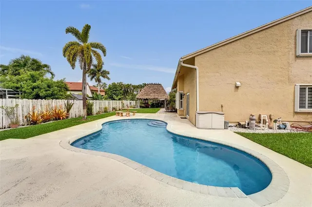 $825,000 | 14580 Fairfax Place, Davie, FL 33325