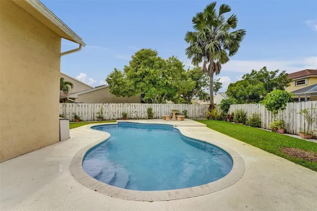 $825,000 | 14580 Fairfax Place, Davie, FL 33325