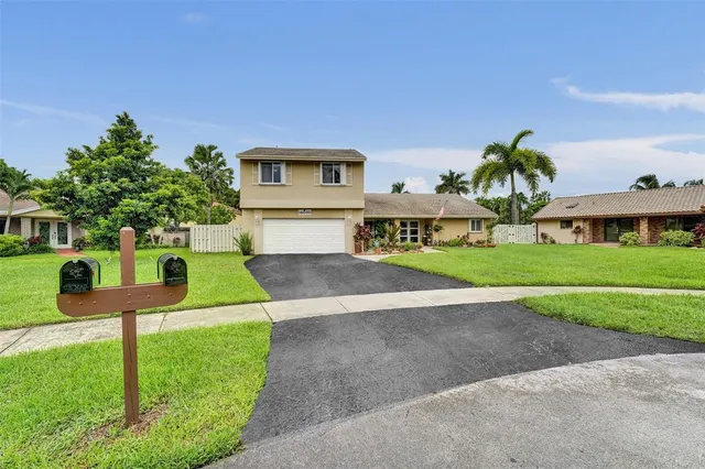 $825,000 | 14580 Fairfax Place, Davie, FL 33325