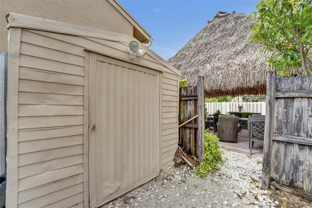 $825,000 | 14580 Fairfax Place, Davie, FL 33325