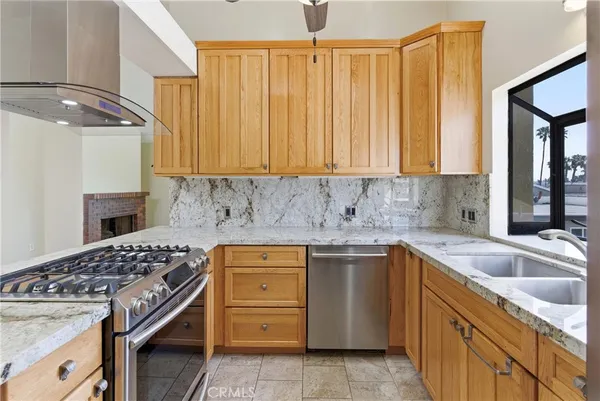 $3,400 | 16922 Lynn Lane, Unit F, Huntington Beach, CA 92649