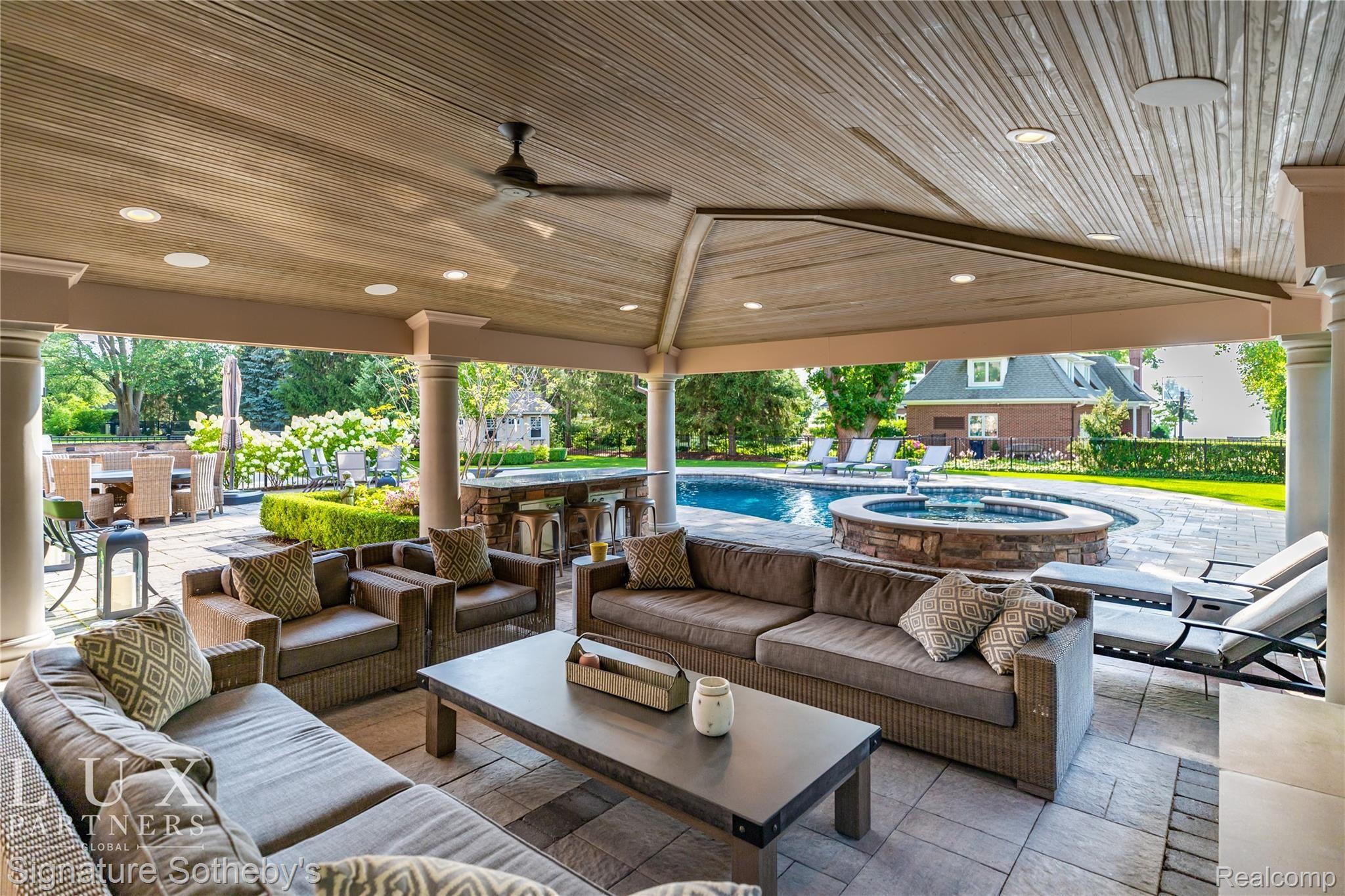 578 Shelden Road Grosse Pointe, MI 48236 - Photo 4 of 25 1 (4 of 29).jpg