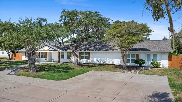 $695,000 | 1219 South Church Street, Rockport, TX 78382