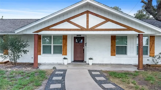 $695,000 | 1219 South Church Street, Rockport, TX 78382