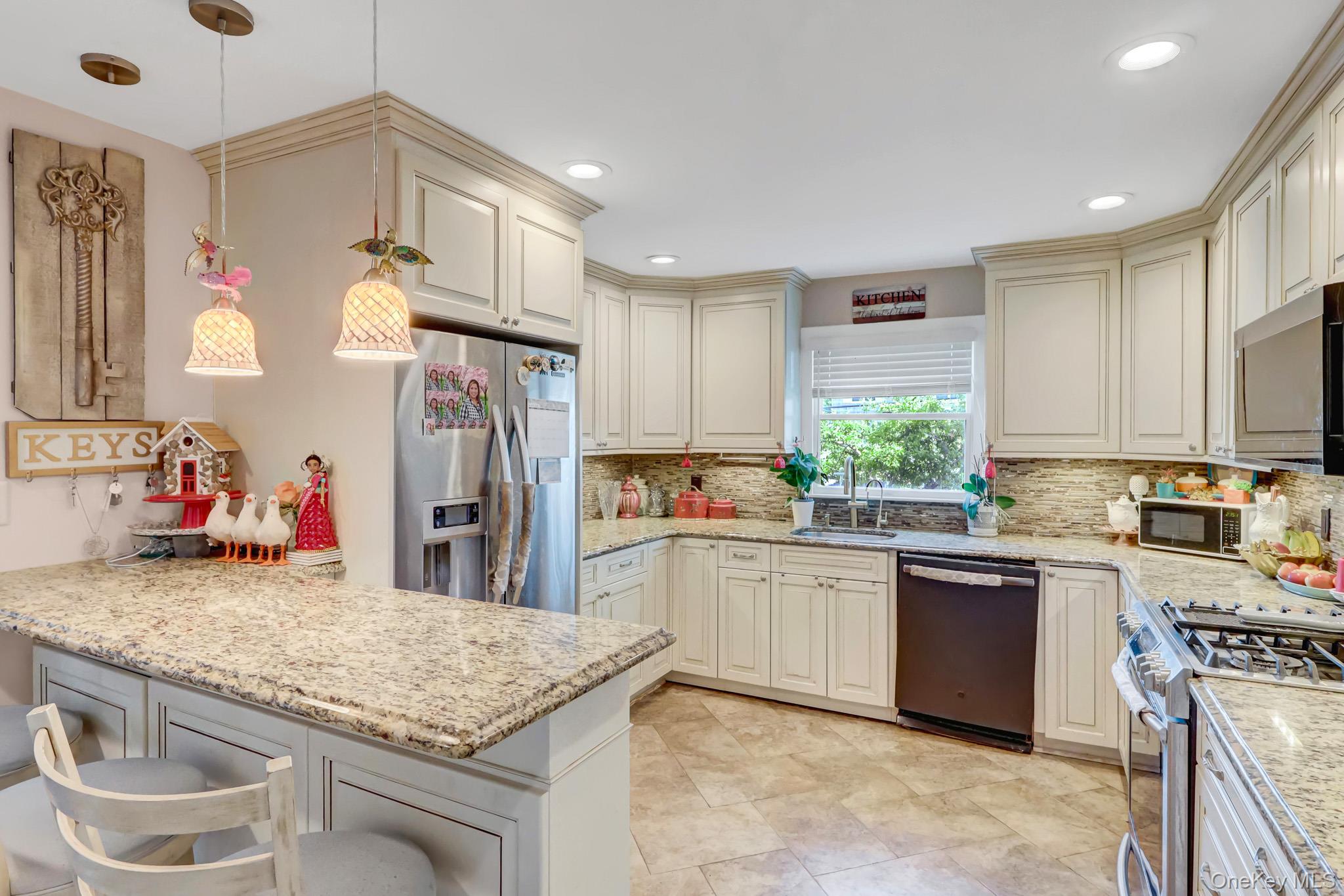 301 Oak Neck Road West Islip, NY 11795 - Photo 4 of 16