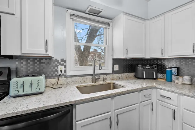 $249,000 | 16 Charles E Place, Battle Creek, MI 49015