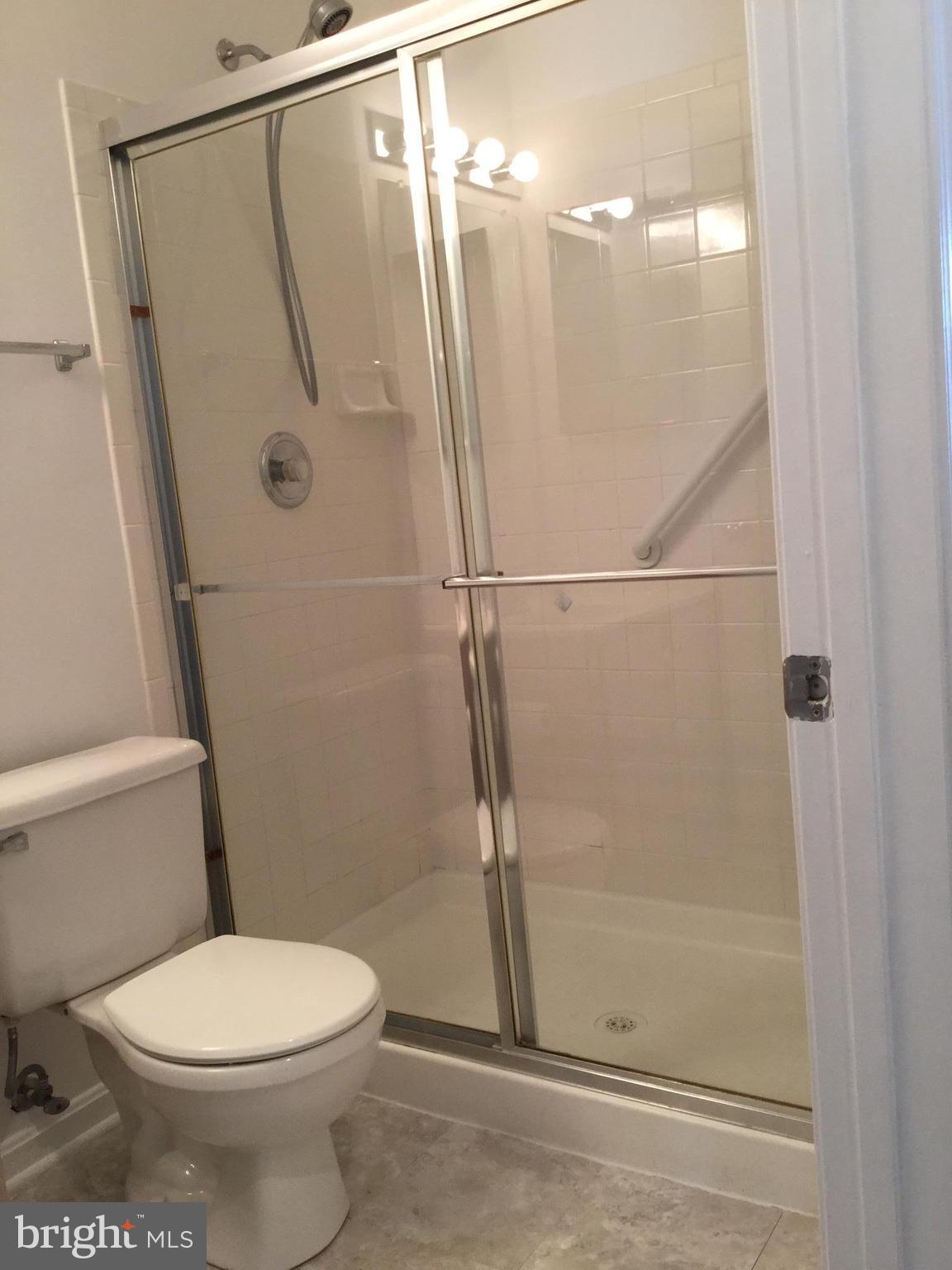 25252 Riffleford Square, Unit 103 Chantilly, VA 20152 - Photo 15 of 20 Hall shower bath