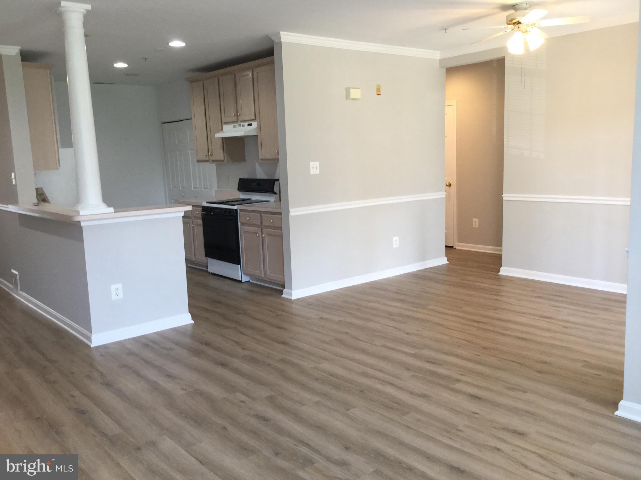 25252 Riffleford Square, Unit 103 Chantilly, VA 20152 - Photo 7 of 20 Dining area looking toward kitchen