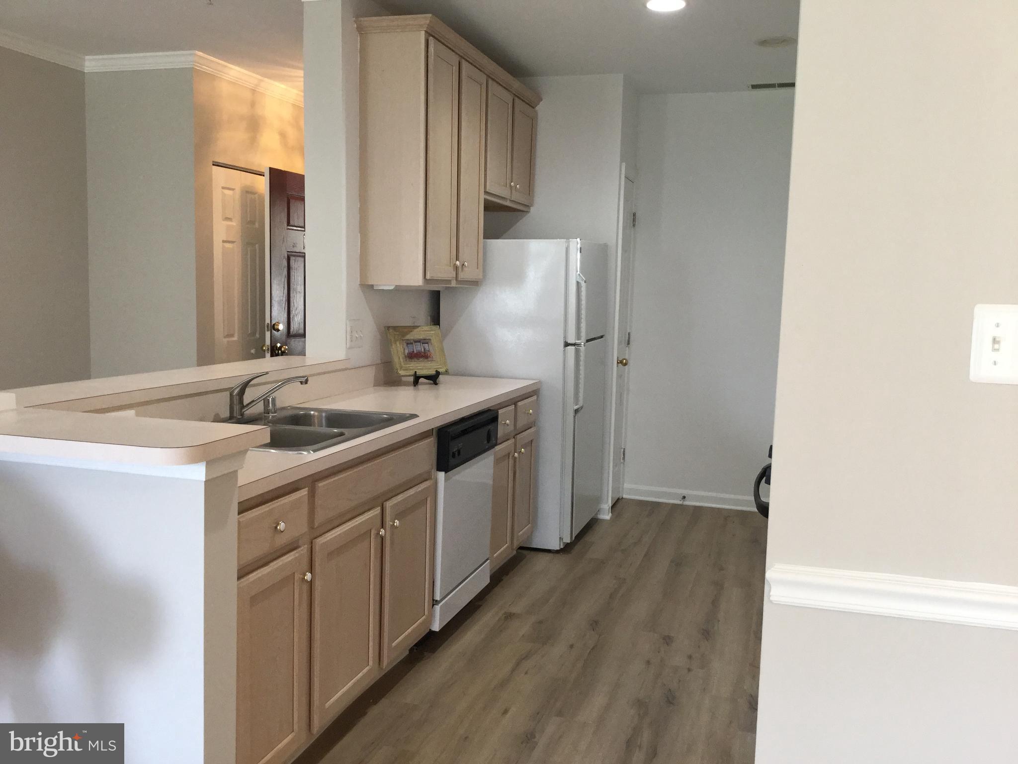 25252 Riffleford Square, Unit 103 Chantilly, VA 20152 - Photo 9 of 20 Very functional galley kitchen