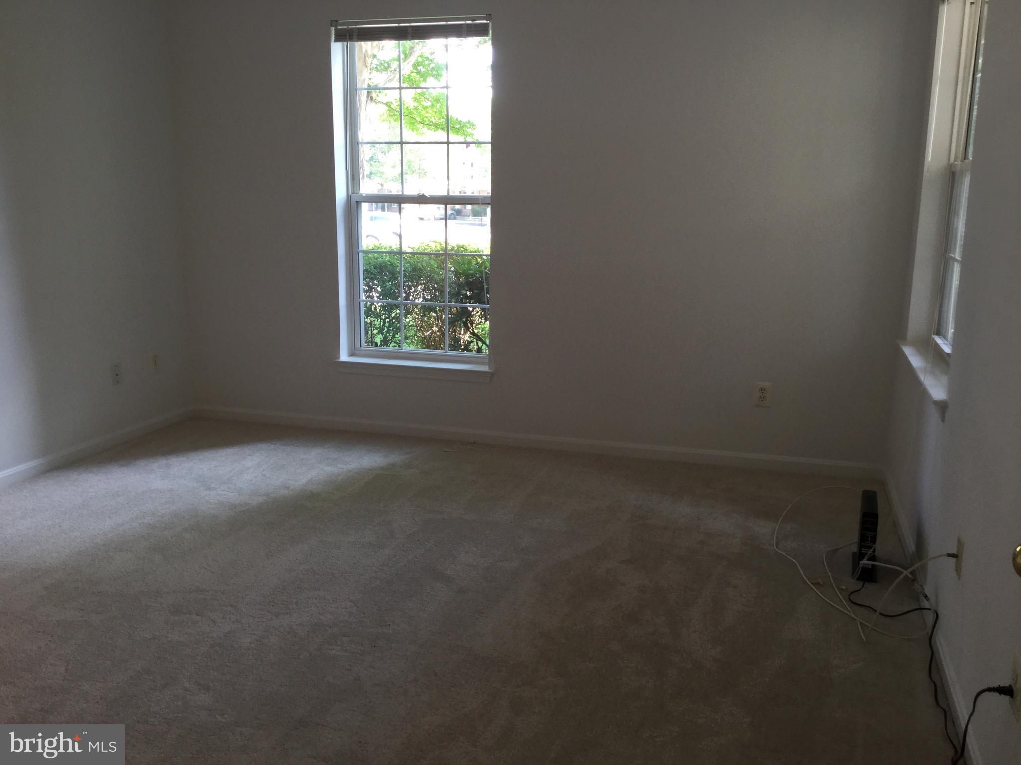 25252 Riffleford Square, Unit 103 Chantilly, VA 20152 - Photo 10 of 20 Not windows on both wall