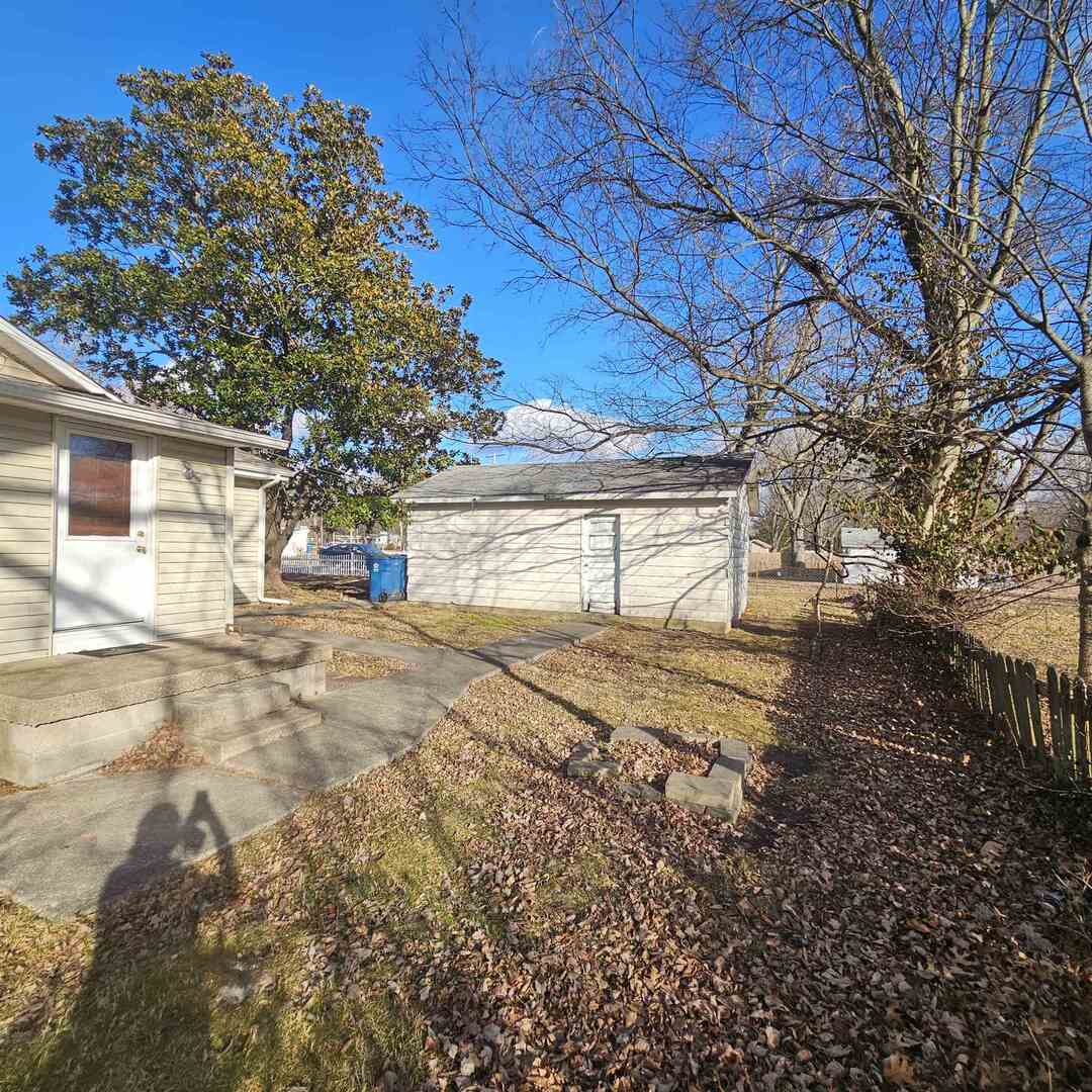 609 Airport Road Mount Vernon, IL 62864 - Photo 5 of 27 a view of back yard of the house