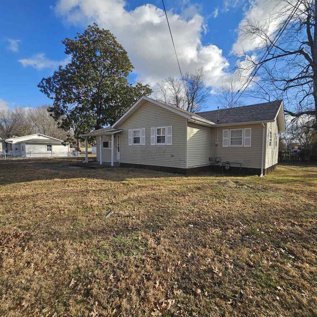 609 Airport Road Mount Vernon, IL 62864 - Photo 8 of 27 a view of house with yard