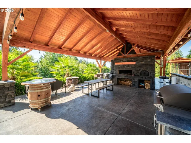 a view of outdoor space