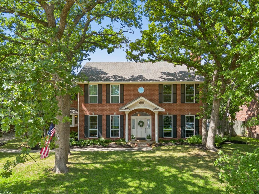 41 Oak Forrest Circle Denton, TX 76210 - Photo 5 of 29 Always in style, red brick with black shutters