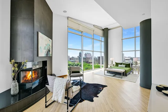 $1,695,000 | 601 East Ogden Avenue, Unit 906, Milwaukee, WI 53202