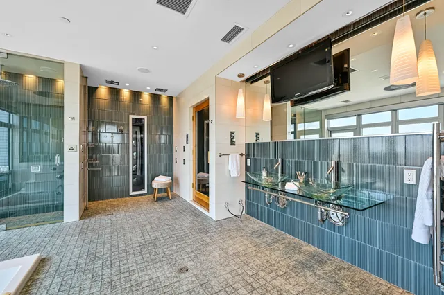 $1,695,000 | 601 East Ogden Avenue, Unit 906, Milwaukee, WI 53202