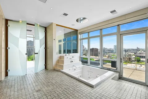 $1,695,000 | 601 East Ogden Avenue, Unit 906, Milwaukee, WI 53202