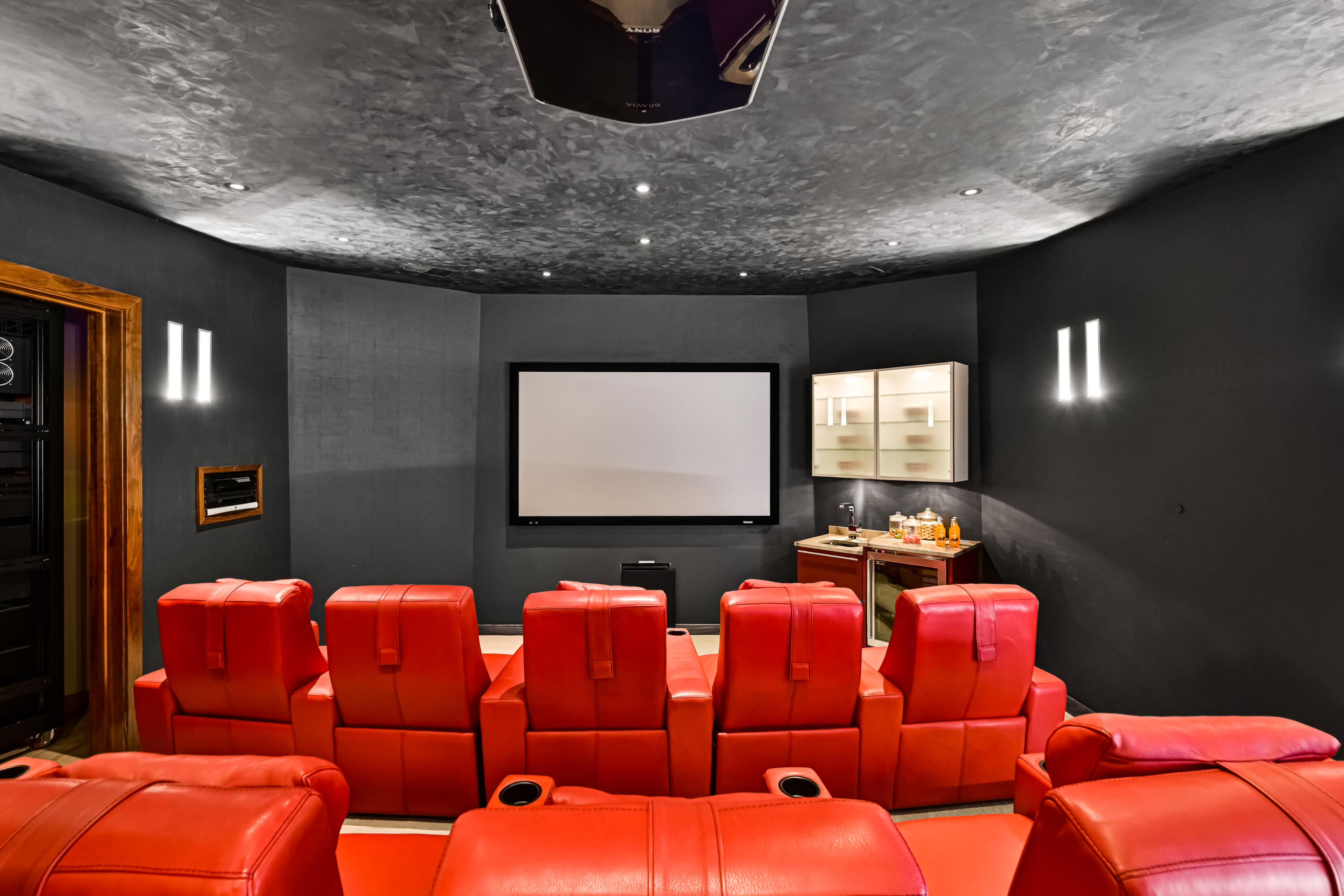 601 East Ogden Avenue, Unit 906 Milwaukee, WI 53202 - Photo 20 of 31 Never Leave the House