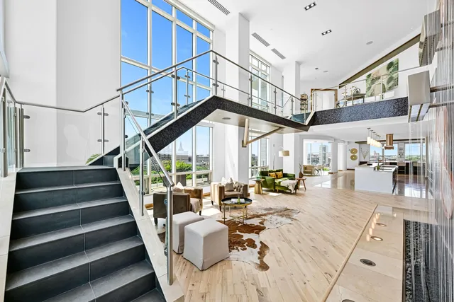 $1,695,000 | 601 East Ogden Avenue, Unit 906, Milwaukee, WI 53202